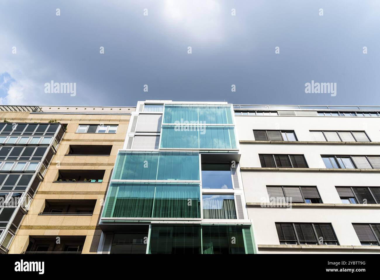 Berlin, Allemagne, 29 juillet 2019 : immeuble résidentiel moderne à Berlin Mitte, Europe Banque D'Images