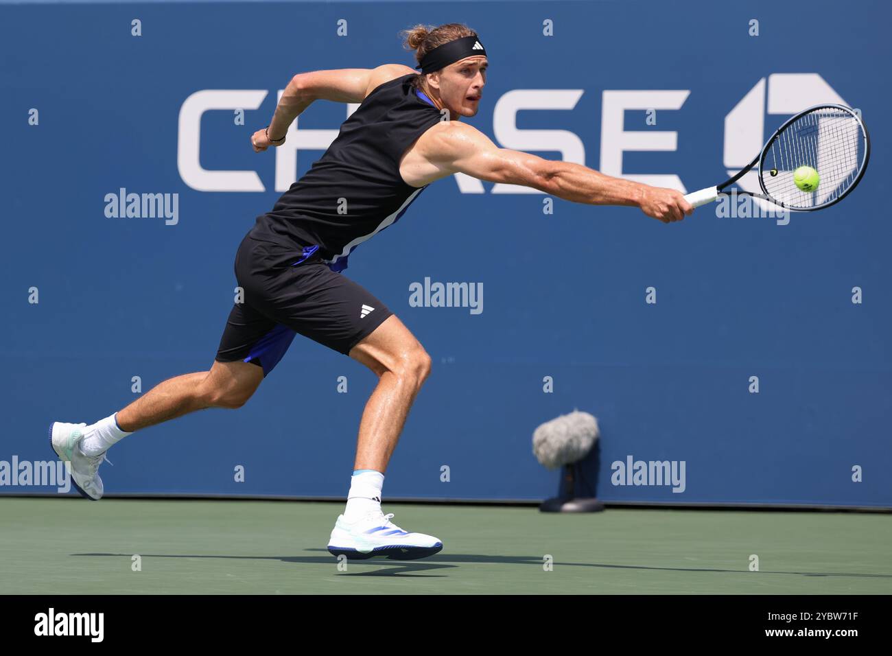 Joueur de tennis allemand Alexander Zverev en action aux US Open 2024 Championships, Billie Jean King Tennis Center, Queens, New York, États-Unis. Banque D'Images