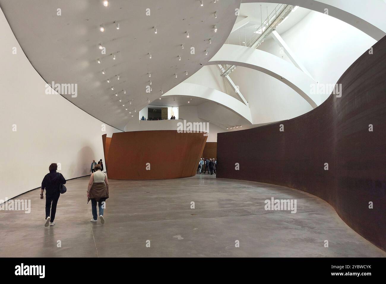 Bilbao 10.10.2024 installation des amerikanischen Künstlers Richard Serra im Guggenheim Museum Bilbao in Spanien *** Bilbao 10 10 2024 installation de l'artiste américain Richard Serra au Musée Guggenheim Bilbao en Espagne Banque D'Images