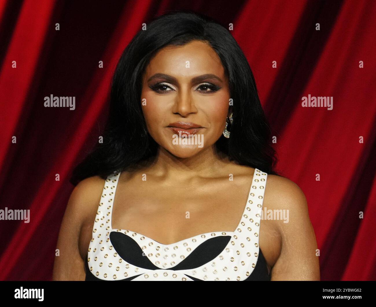 Los Angeles, États-Unis. 19 octobre 2024. Mindy Kaling arrive au 4e Gala annuel du musée de l'Académie qui se tient à l'Academy Museum of Motion Pictures à Los Angeles, CA, le samedi 19 octobre 2024. (Photo de Sthanlee B. Mirador/Sipa USA) crédit : Sipa USA/Alamy Live News Banque D'Images