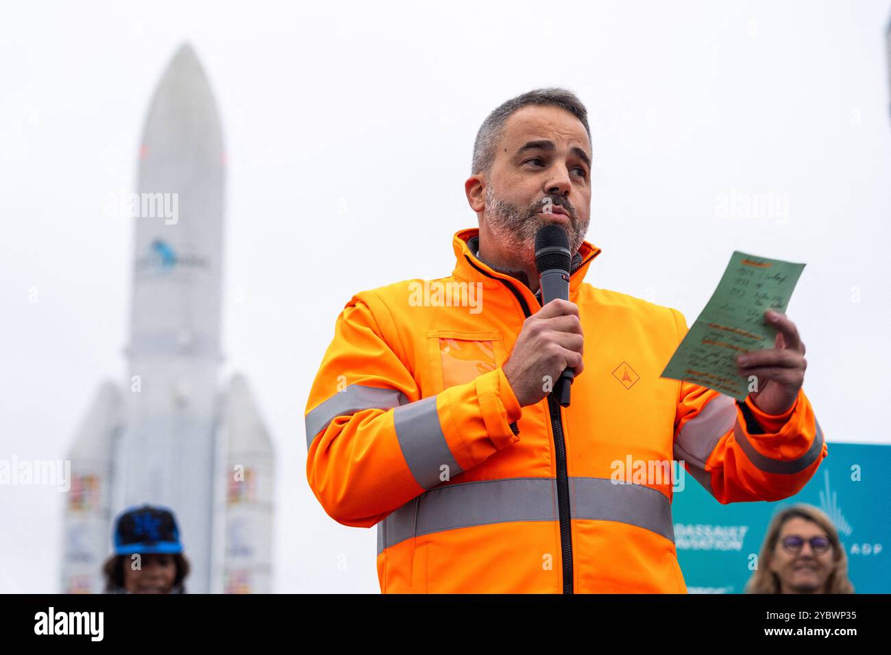 Directeur de l’aéroport de Paris-le Bourget et des aérodromes de l’aviation générale, Sébastien Couturier intervient lors du lancement d’Aerorun Paris 2024, première course solidaire organisée sur les pistes de l’aéroport de Paris-le Bourget au profit de l’association Aviation sans frontières qui achemine l’aide d’urgence depuis la France et ses bases à l’étranger, et pour venir en aide aux plus démunis. C'est la première et la seule organisation non gouvernementale à avoir obtenu un certificat de transporteur aérien (CTA), délivré par la Direction générale de l'Aviation civile. 20 octobre 2024 à Dugny Near Banque D'Images