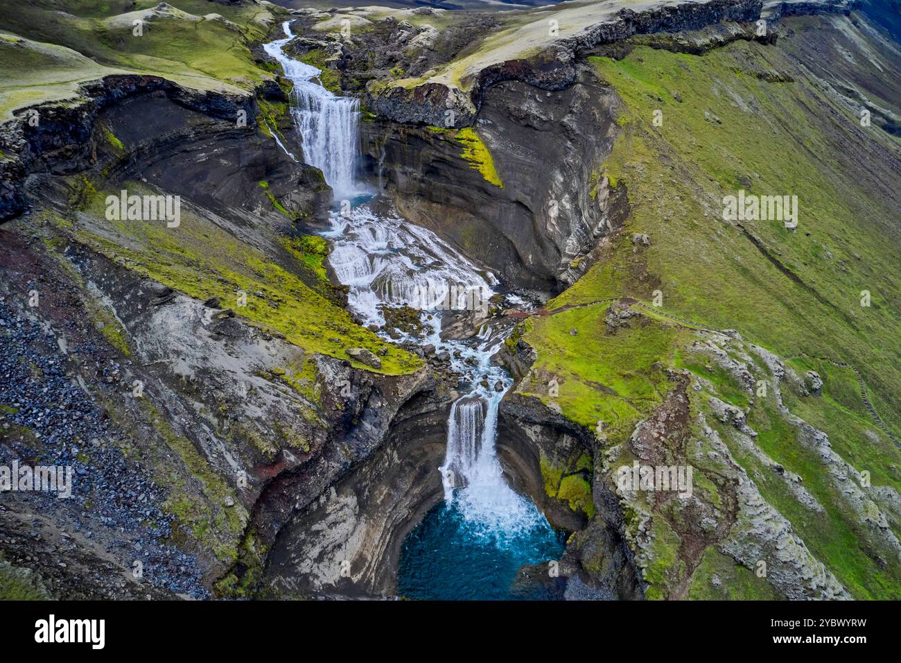 Islande, Sudurland, région de Fjallabak, Eldgja, vue aérienne des chutes et de la faille de Ófærufoss Banque D'Images