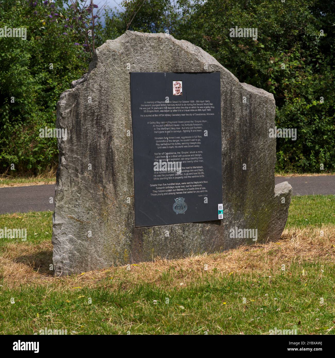 Raymond Victor Steed . Deuxième décès le plus jeune pendant la guerre mondiale ii Monument, situé près de la rivière Usk, Newport South Wales Banque D'Images