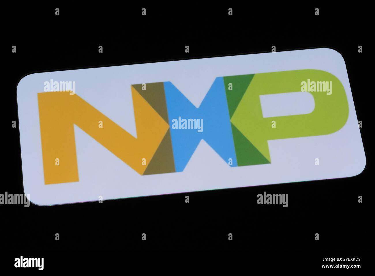 Shanghai, China-Oct.20th 2024 : logo de marque de la société NXP Semiconductors sur l'écran du téléphone Banque D'Images