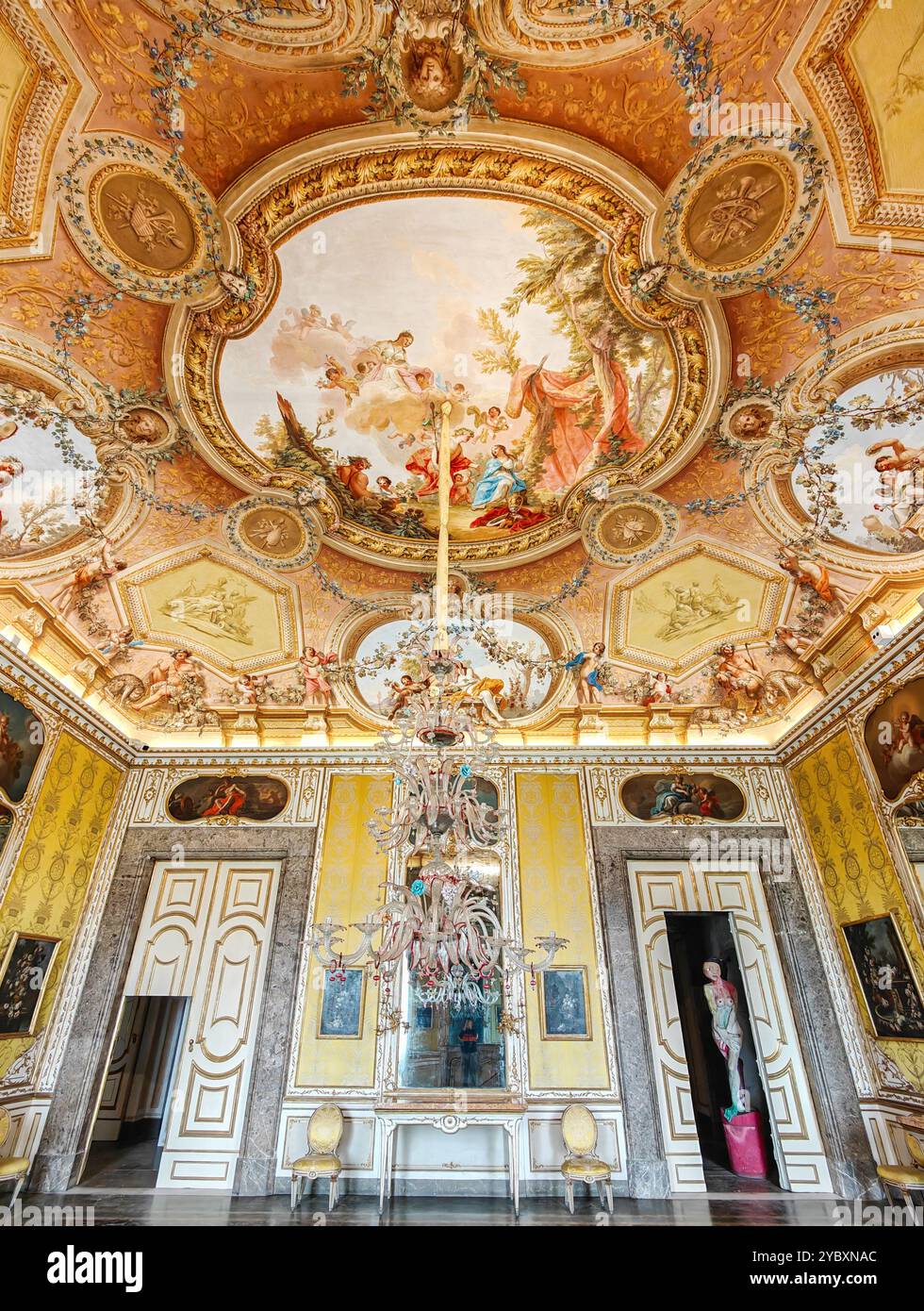 Résidence de la Maison de Bourbon pendant les deux-Siciles, le Palais Royal de Caserte est classé au patrimoine mondial de l'UNESCO. Voici les intérieurs Banque D'Images