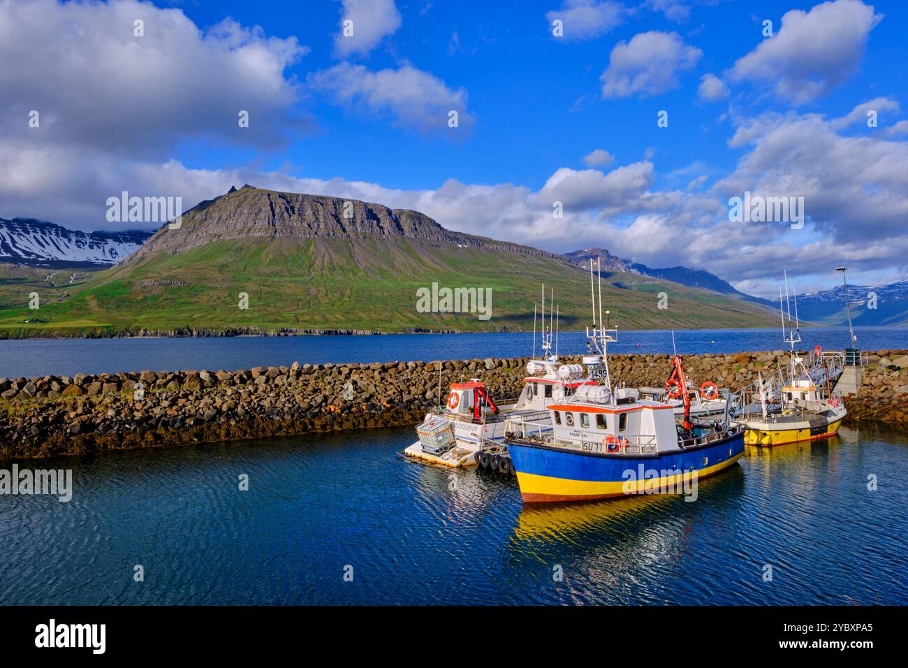 Islande, région Austurland, fjord de Mjoifjordur, port de Mjoifjordur Banque D'Images