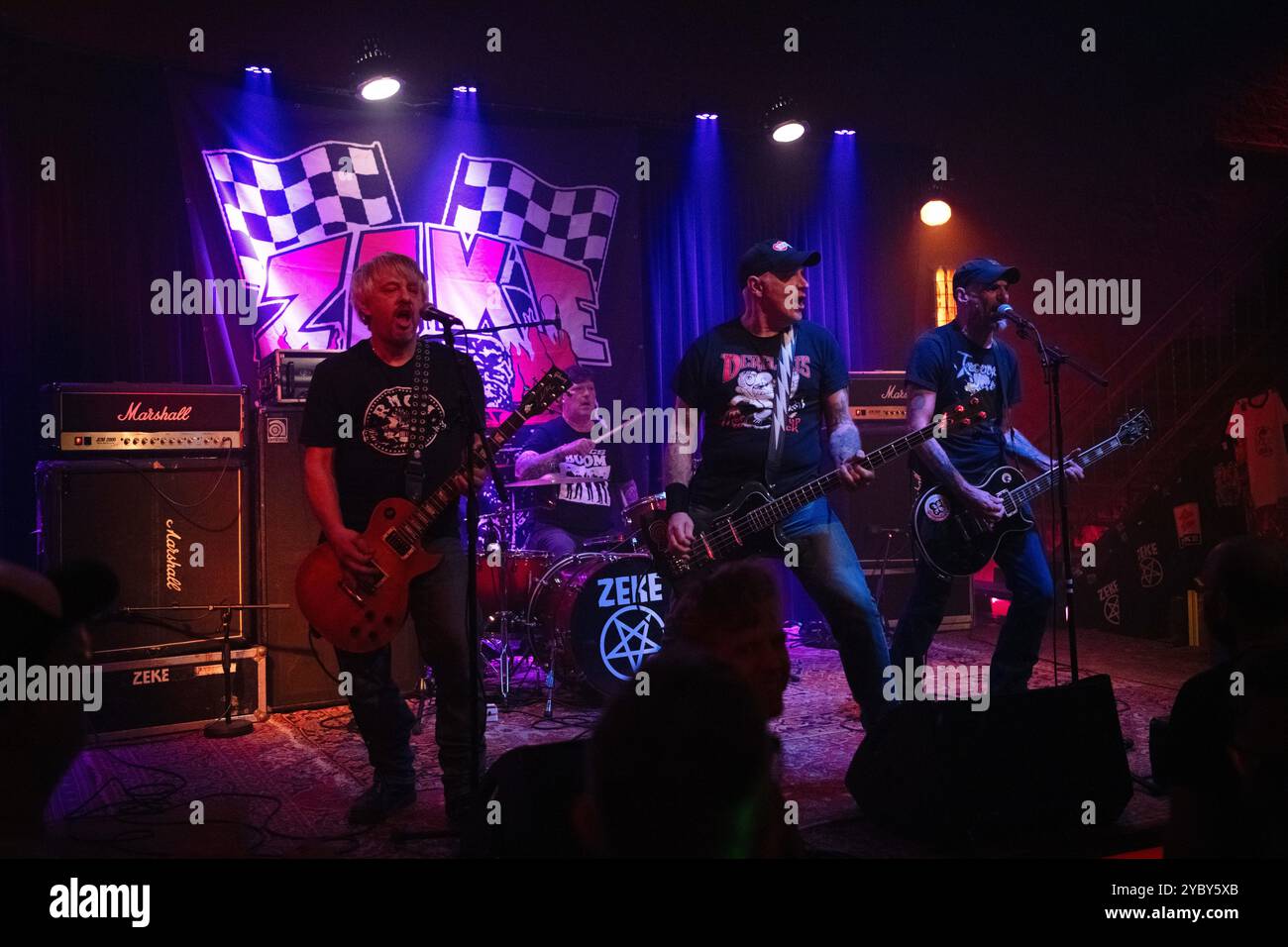 Zeke, le groupe de punk hardcore américain, se produisant à Berlin au Runners Rosk&Motor Club. Banque D'Images