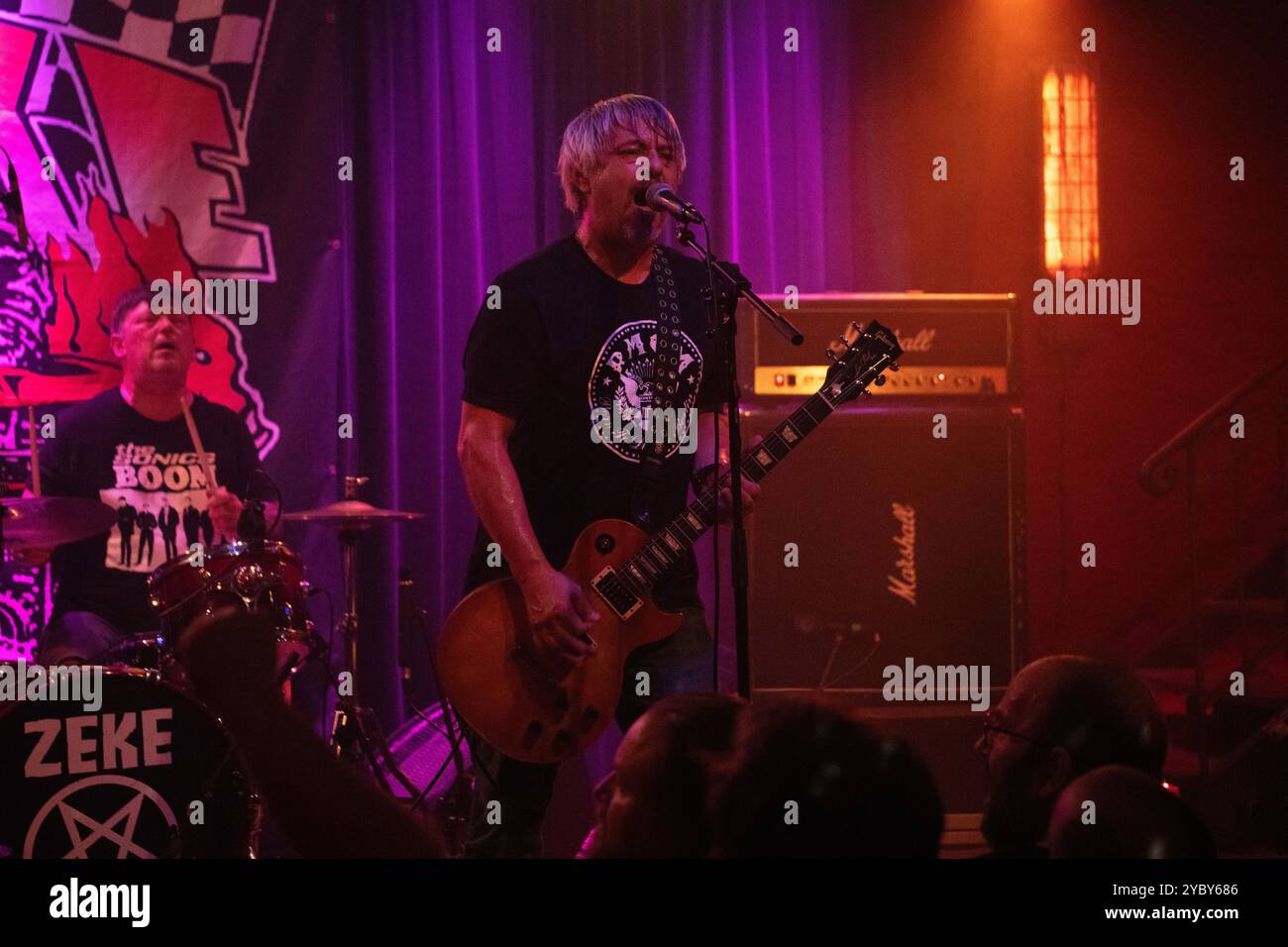 Zeke, le groupe de punk hardcore américain, se produisant à Berlin au Runners Rosk&Motor Club. Banque D'Images