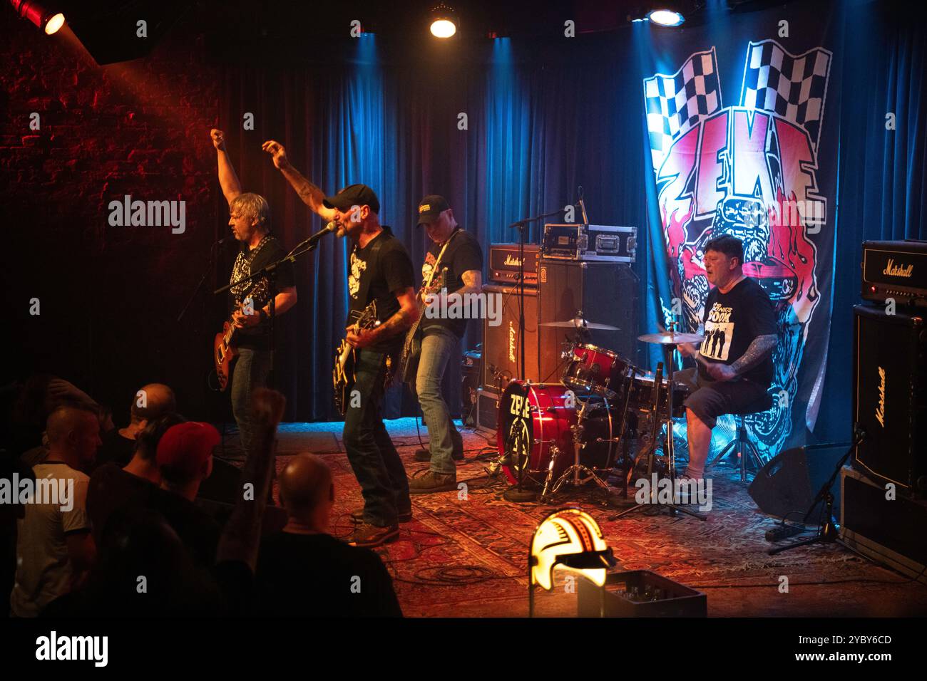 Zeke, le groupe de punk hardcore américain, se produisant à Berlin au Runners Rosk&Motor Club. Banque D'Images