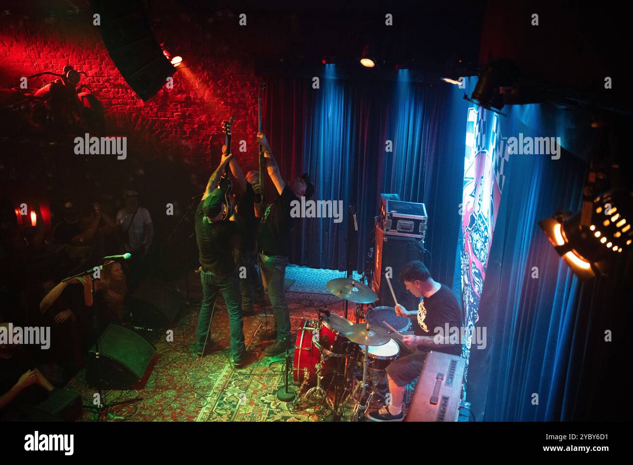 Zeke, le groupe de punk hardcore américain, se produisant à Berlin au Runners Rosk&Motor Club. Banque D'Images