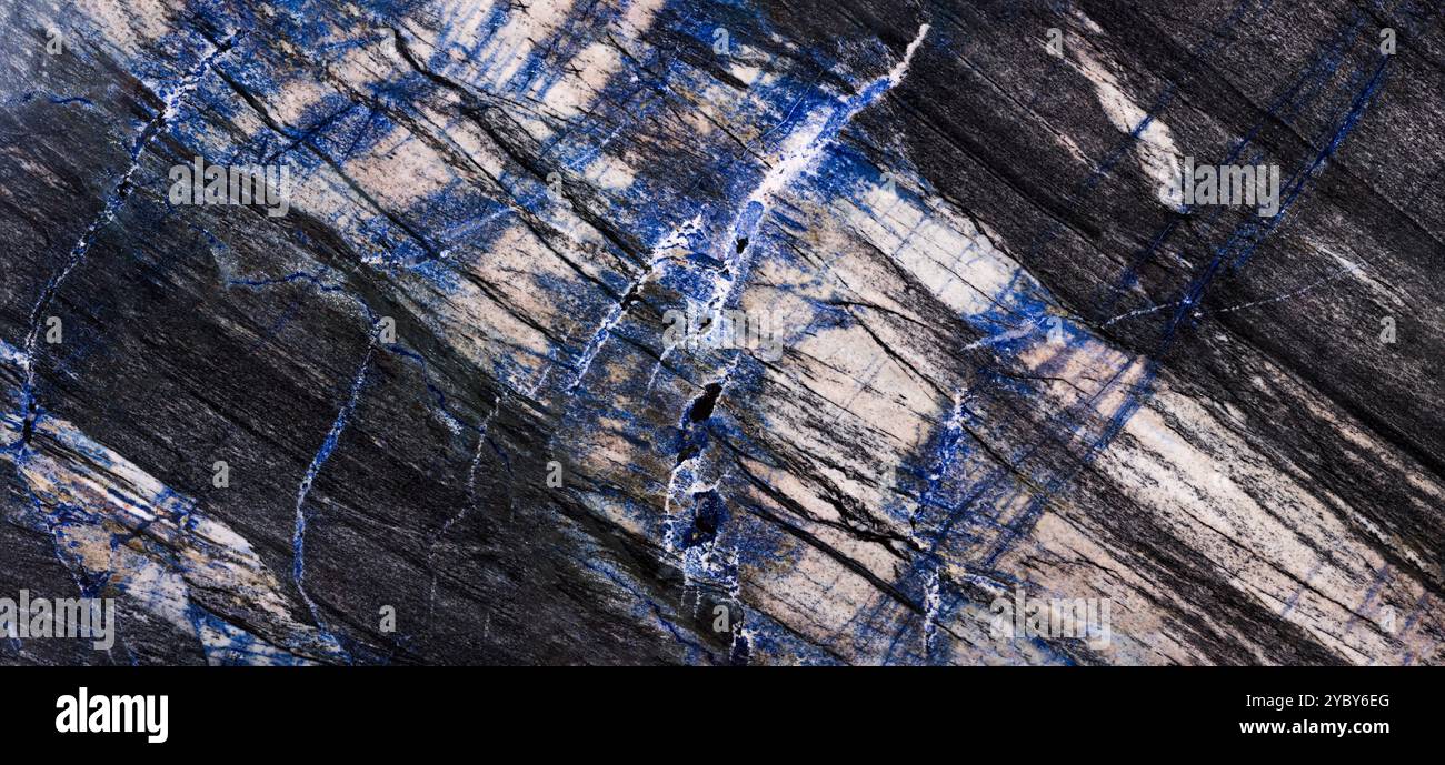 Dalle de granit bleu avec veinage naturel, offrant une texture détaillée pour les projets de conception. Banque D'Images