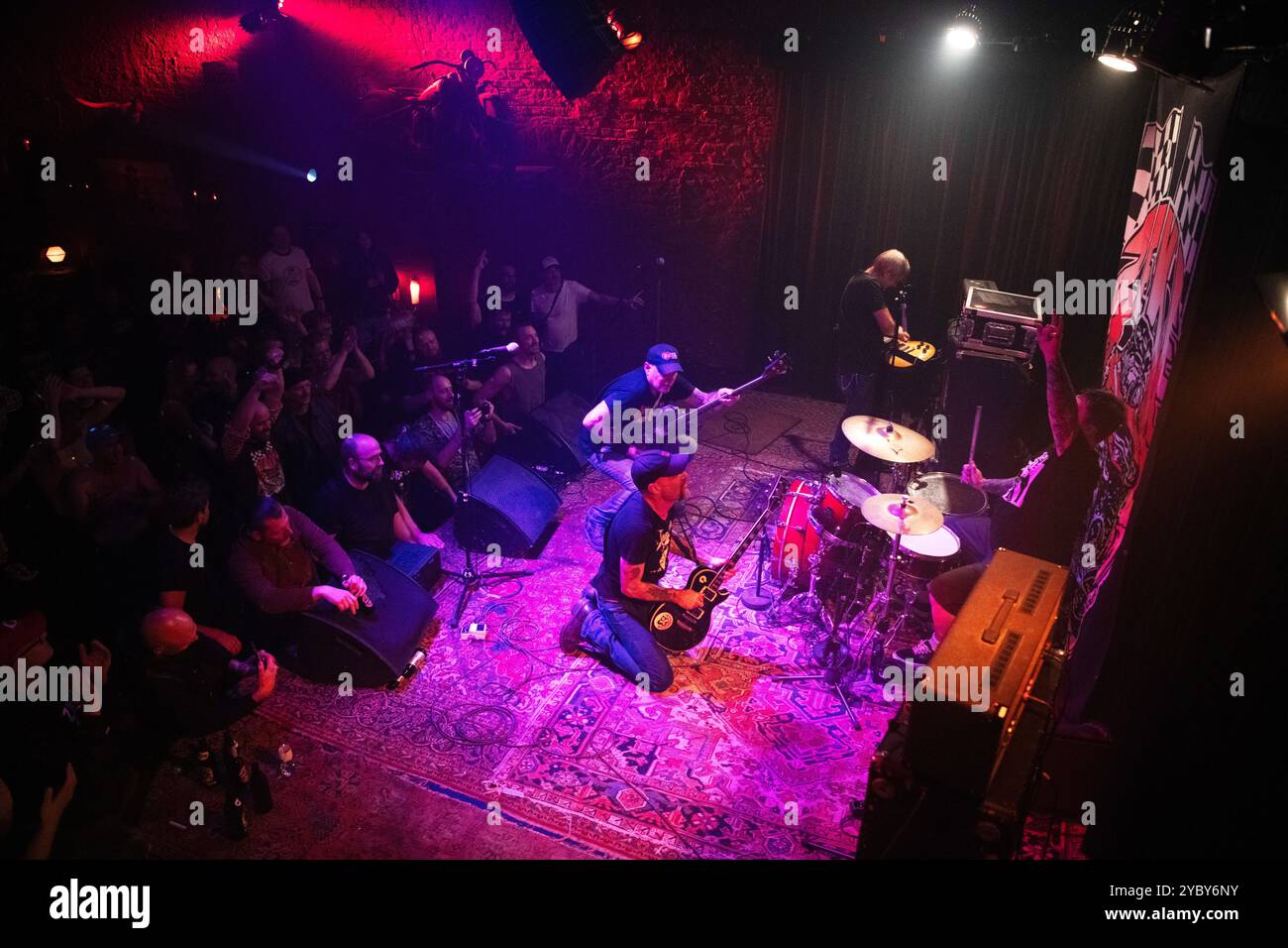 Zeke, le groupe de punk hardcore américain, se produisant à Berlin au Runners Rosk&Motor Club. Banque D'Images
