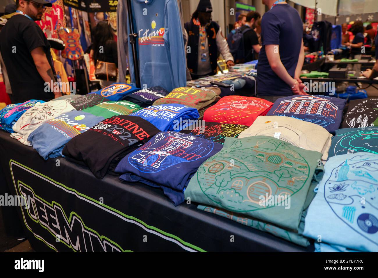 New York, États-Unis. 19 octobre 2024. Les gens assistent à la New York Comic Con 2024 au Jacob Javits Center à New York, États-Unis, le 19 octobre 2024. New York Comic Con est la plus grande convention de culture pop de la côte est et la seule qui a lieu dans la bande dessinée, l'édition, les médias et la capitale mondiale des licences - Gotham City. (Photo de Gordon Donovan) crédit : NurPhoto SRL/Alamy Live News Banque D'Images