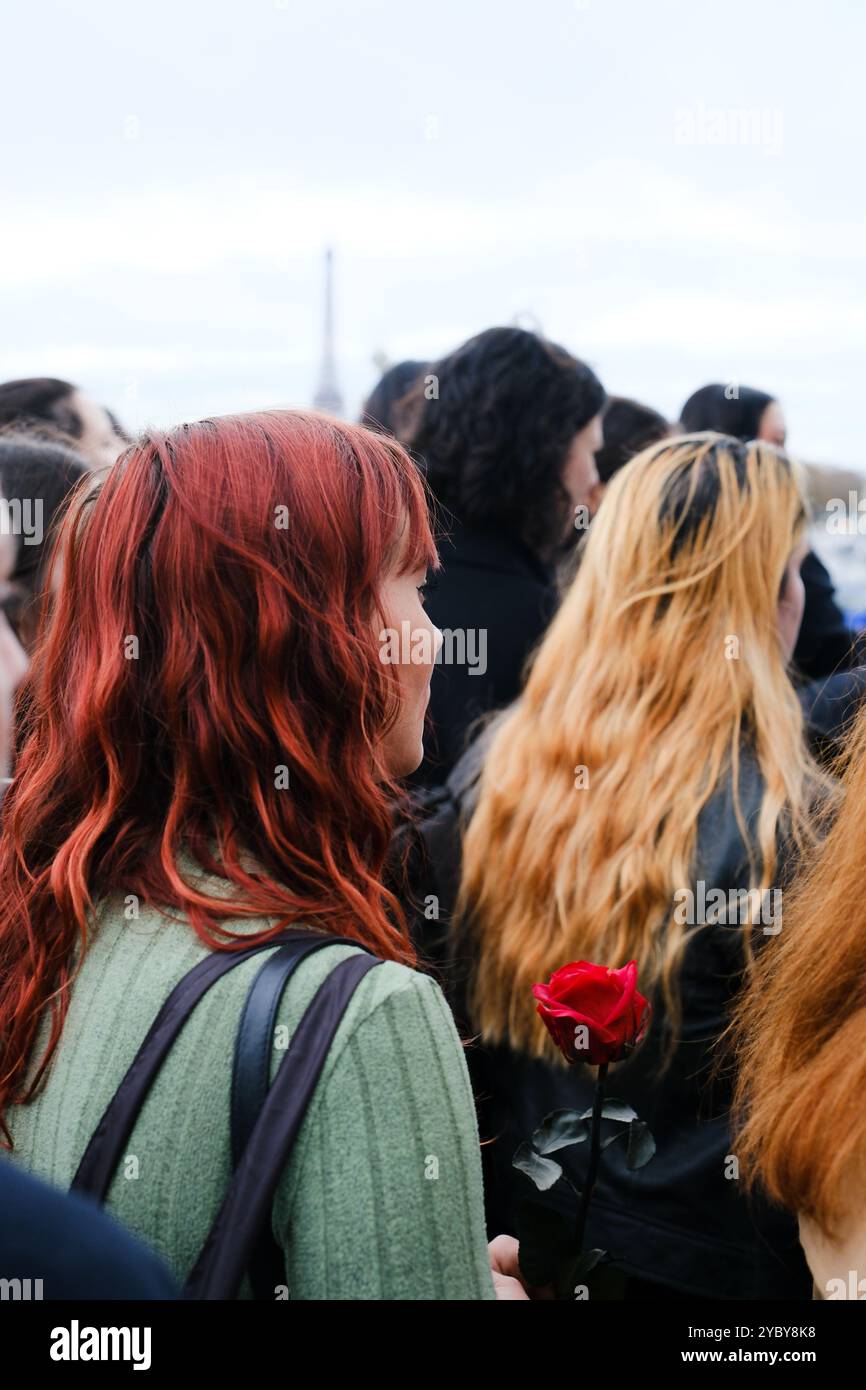 Paris, France. 20 octobre 2024. Un fan de One Direction rend hommage à Liam Payne. (Photo de Vincent Koebel/NurPhoto)0 crédit : NurPhoto SRL/Alamy Live News Banque D'Images