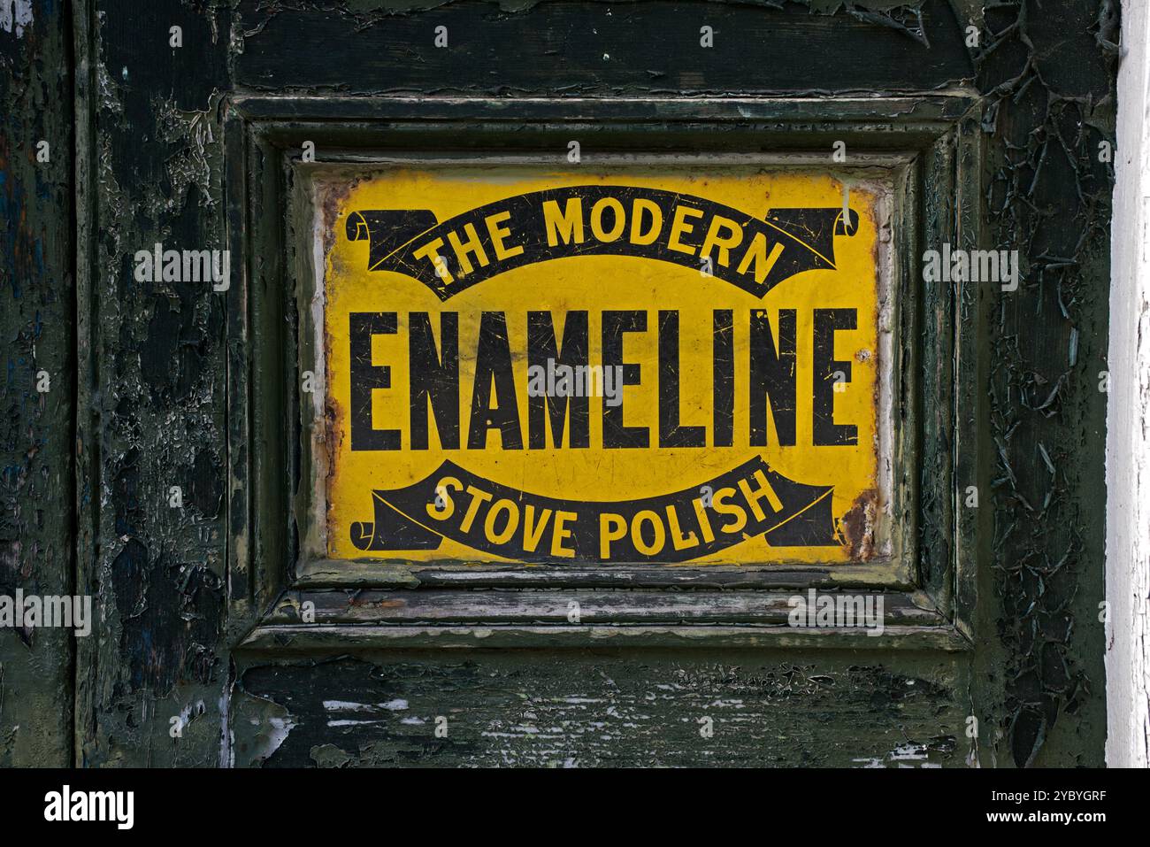 Panneau publicitaire en émail vintage pour Enameline sur la porte de la lampe Emporium de M. Purves à Stockbridge, Édimbourg, Écosse, Royaume-Uni. Banque D'Images