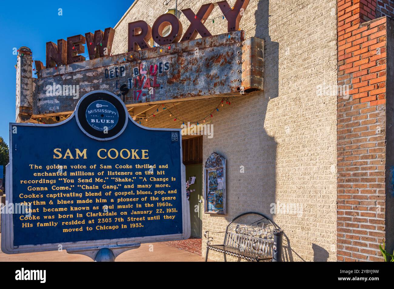 Le New Roxy, maintenant une salle de concert pour le Delta Blues, a été construit dans les années 1940 comme un cinéma, 363 Issaquene Ave, Clarksdale, Mississippi, États-Unis. Banque D'Images