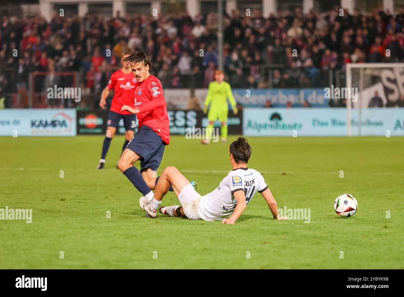 ZWEIKAMPF zwischen Soichiro Kozuki (TSV 1860 München, 14) und Max Lamby (SpVgg Unterhaching, 03), SpVgg Unterhaching v. TSV 1860 Muenchen, Fussball, 3. Liga, 10. Spieltag, saison 2024/2025, 20.10.2024, LES RÈGLEMENTS du LDF INTERDISENT TOUTE UTILISATION DE PHOTOGRAPHIES COMME SÉQUENCES D'IMAGES, Foto : Eibner-Pressefoto/Jenni Maul Banque D'Images