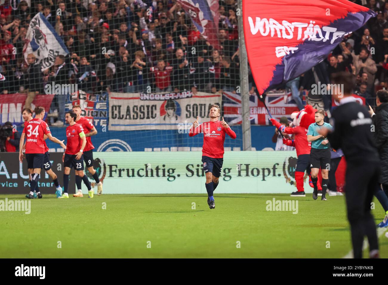 Torjubel zum Tor zum 1:1 durch Simon Skarlatidis (SpVgg Unterhaching, 30), Elfmeter, SpVgg Unterhaching v. TSV 1860 Muenchen, Fussball, 3. Liga, 10. Spieltag, saison 2024/2025, 20.10.2024, LES RÈGLEMENTS du LDF INTERDISENT TOUTE UTILISATION DE PHOTOGRAPHIES COMME SÉQUENCES D'IMAGES, Foto : Eibner-Pressefoto/Jenni Maul Banque D'Images