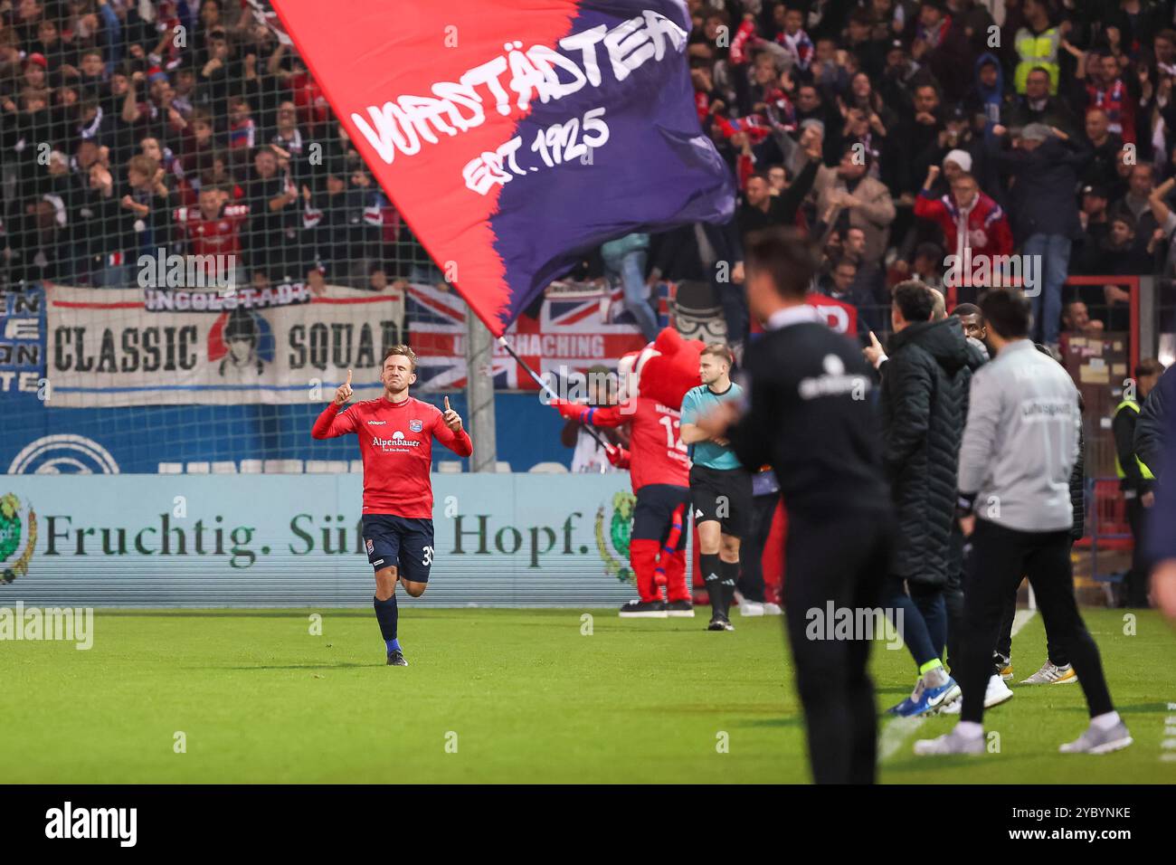 Torjubel zum Tor zum 1:1 durch Simon Skarlatidis (SpVgg Unterhaching, 30), Elfmeter, SpVgg Unterhaching v. TSV 1860 Muenchen, Fussball, 3. Liga, 10. Spieltag, saison 2024/2025, 20.10.2024, LES RÈGLEMENTS du LDF INTERDISENT TOUTE UTILISATION DE PHOTOGRAPHIES COMME SÉQUENCES D'IMAGES, Foto : Eibner-Pressefoto/Jenni Maul Banque D'Images