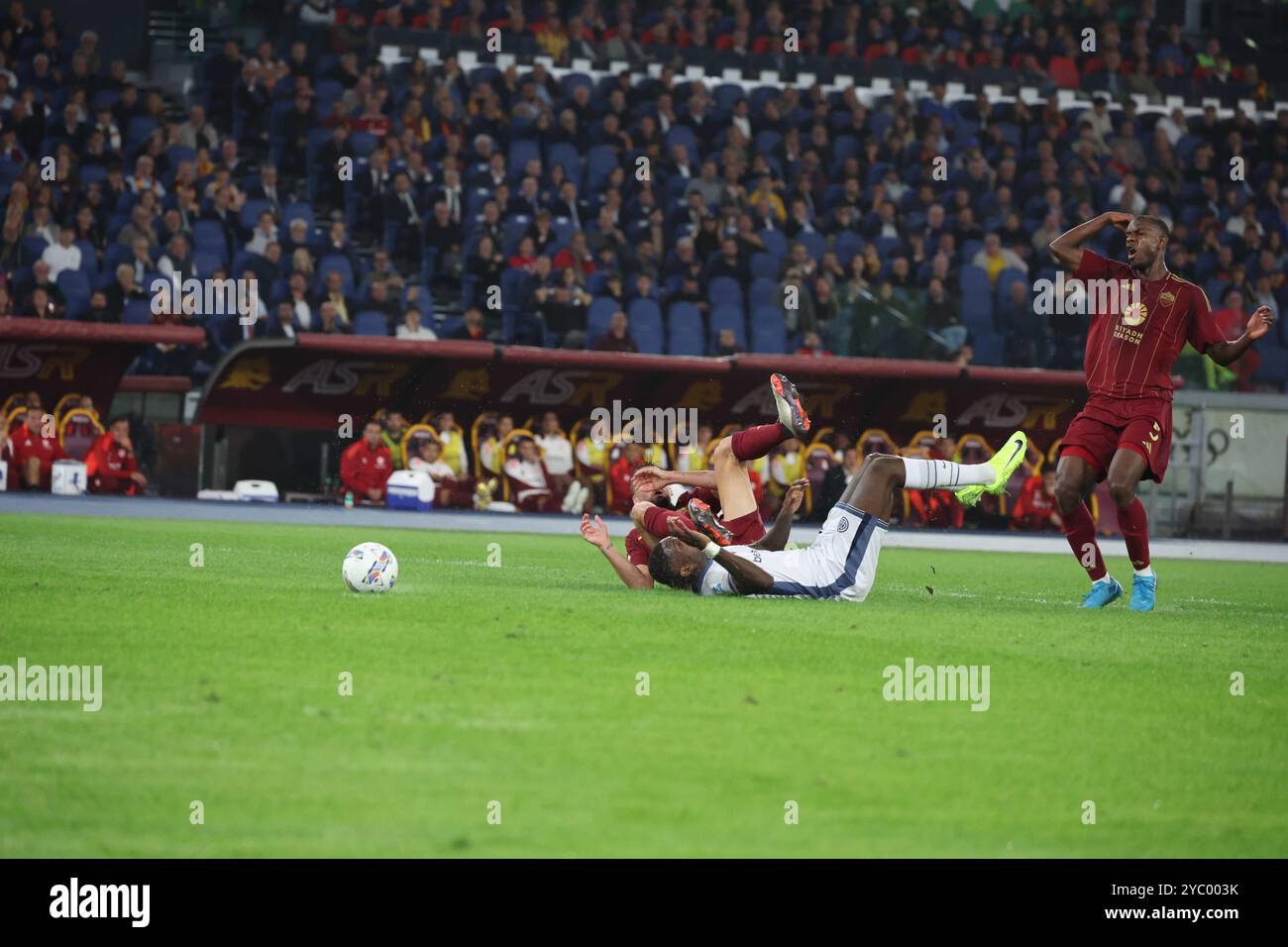 Roma, Lazio, ITALIE. 20 octobre 2024. Durante la partita di calcio del 20/10/2024, valevole per il campionato Italiano di serie A - 2024/25 a Empoli allo Stadio Carlo Castellani tra AS Roma vs FC Internazionale Milano. In foto : (Credit image : © Fabio Sasso/ZUMA Press Wire) USAGE ÉDITORIAL SEULEMENT! Non destiné à UN USAGE commercial ! Banque D'Images Roma, Lazio, ITALIE. 20 octobre 2024. Durante la partita di calcio del 20/10/2024, valevole per il campionato Italiano di serie A - 2024/25 a Empoli allo Stadio Carlo Castellani tra AS Roma vs FC Internazionale Milano. In foto : (Credit image : © Fabio Sasso/ZUMA Press Wire) USAGE ÉDITORIAL SEULEMENT! Non destiné à UN USAGE commercial ! Banque D'Images