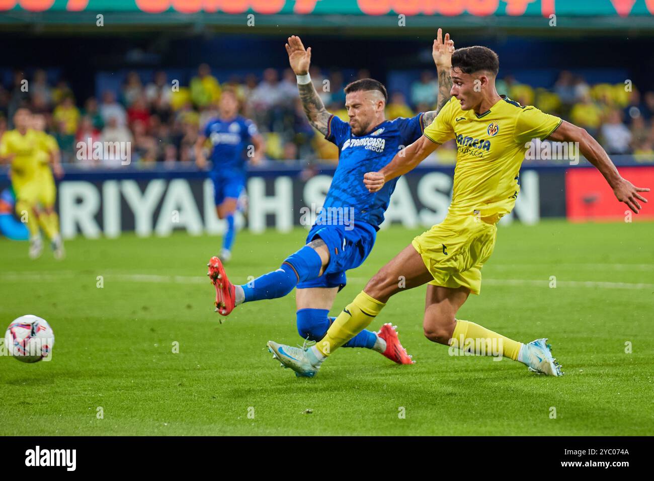 Villarreal, Espagne. 20 octobre 2024. VILLARREAL, ESPAGNE - 20 OCTOBRE : Sergi Cardona Centre-back de Villarreal CF en action lors du match LaLiga EA Sports entre Villarreal FC et Getafe FC à l'Estadio de la Ceramica le 20 octobre 2024 à Villarreal, Espagne. (Photo de Jose Torres/photo Players images/Magara Press) crédit : Magara Press SL/Alamy Live News Banque D'Images