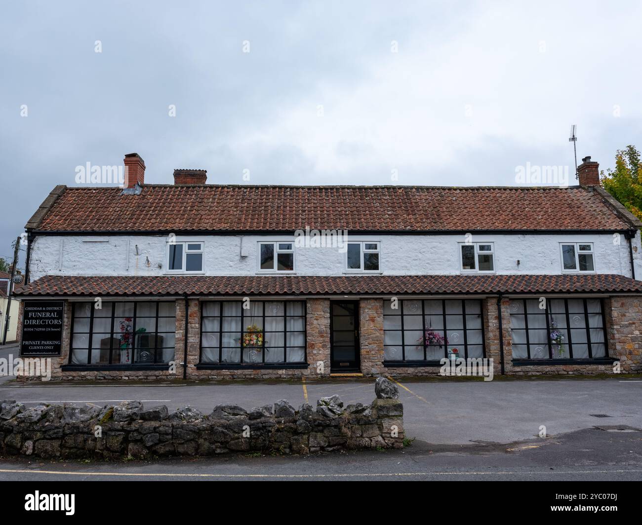 Octobre 2024 - directeurs de funérailles à Cheddar, Somerset, Angleterre, royaume-uni. Banque D'Images