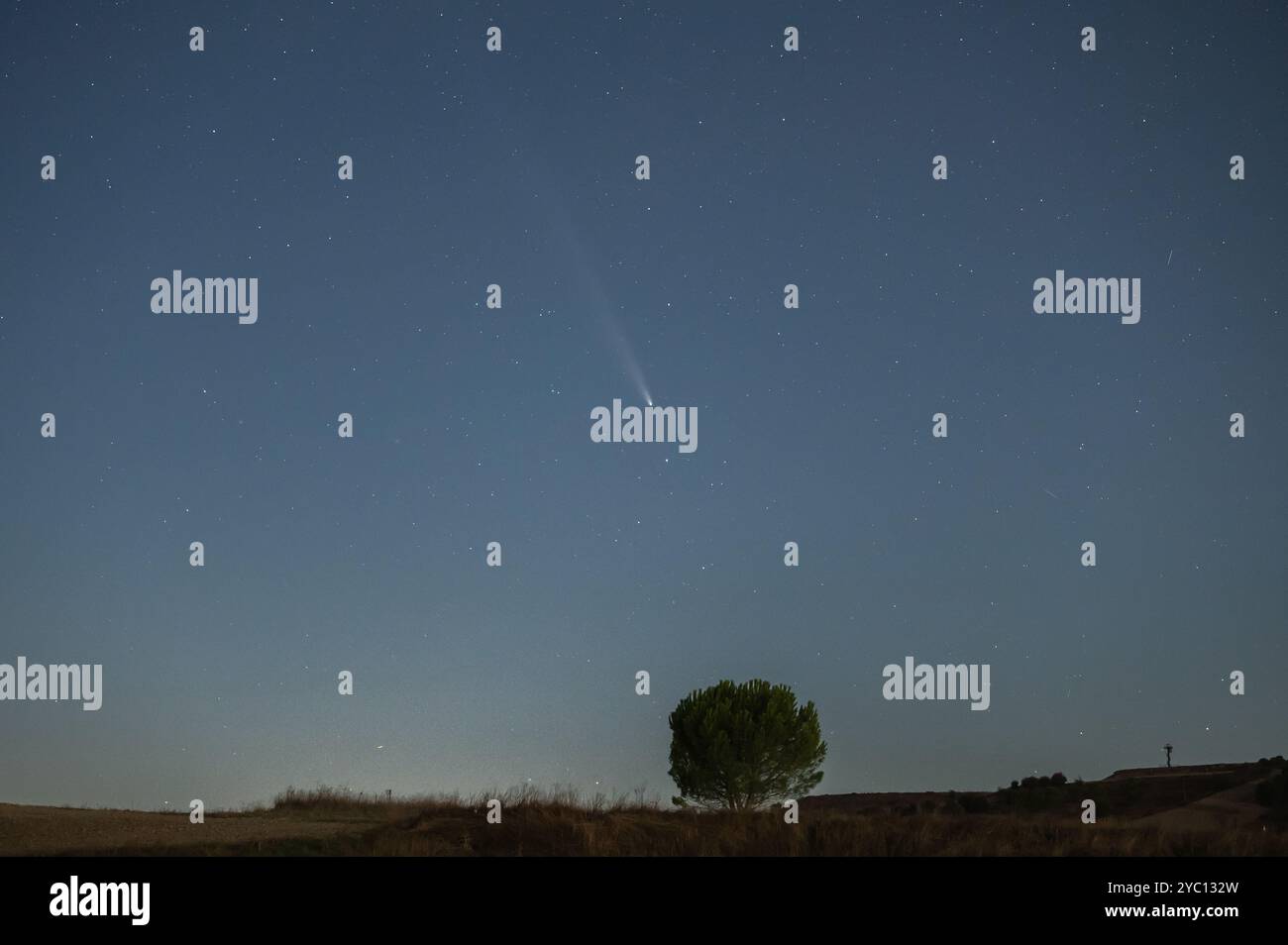 Cuellar, Espagne. 20 octobre 2024. La comète C/2023 A3 (ATLAS de Tsuchinshan), connue aussi sous le nom de « comète du siècle », traverse le ciel. Crédit : Marcos del Mazo/Alamy Live News Banque D'Images