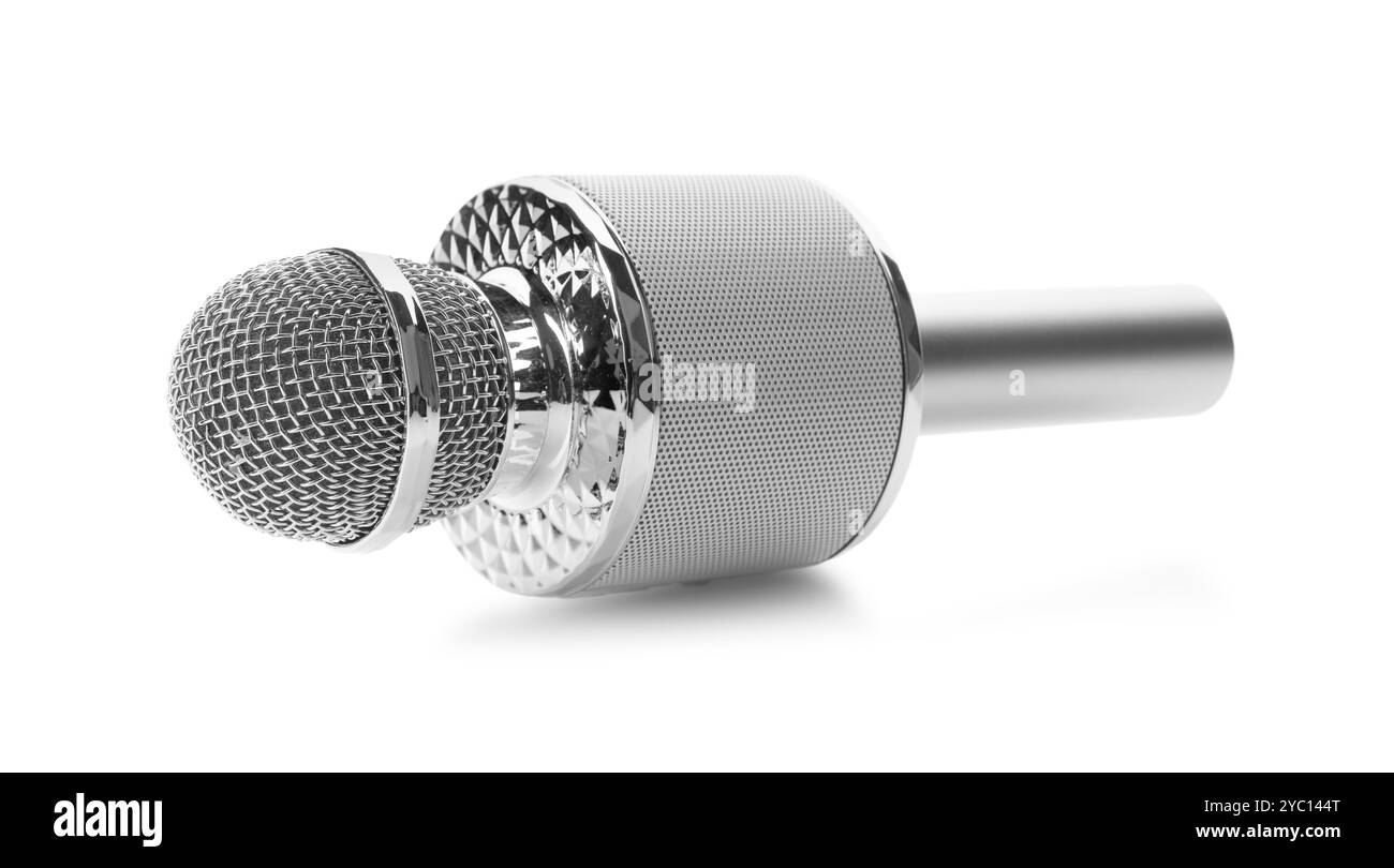 Un microphone karaoké argenté isolé sur blanc Banque D'Images Un microphone karaoké argenté isolé sur blanc Banque D'Images