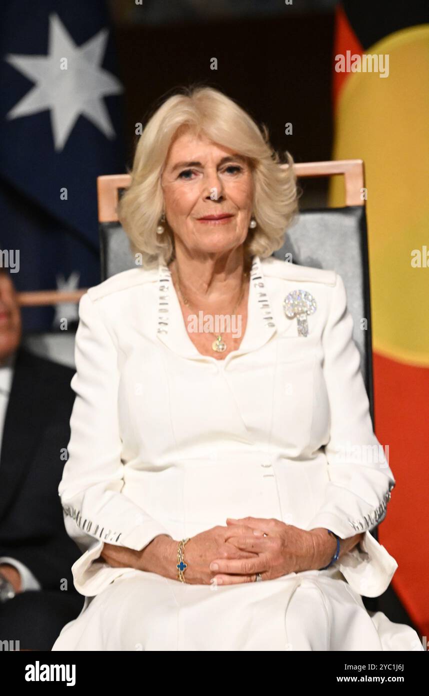 MODIFICATION DE LA LÉGENDE ÉVÉNEMENT ET LIEU DE la reine Camilla lors de la cérémonie Bienvenue en Australie au Parlement australien à Canberra, marquant la première visite du roi en tant que souverain au Parlement australien, le deuxième jour de la visite royale en Australie et aux Samoa. Date de la photo : lundi 21 octobre 2024. Banque D'Images