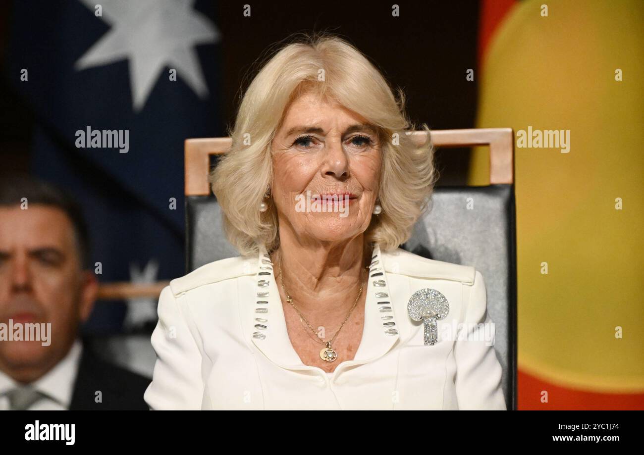 MODIFICATION DE LA LÉGENDE ÉVÉNEMENT ET LIEU DE la reine Camilla lors de la cérémonie Bienvenue en Australie au Parlement australien à Canberra, marquant la première visite du roi en tant que souverain au Parlement australien, le deuxième jour de la visite royale en Australie et aux Samoa. Date de la photo : lundi 21 octobre 2024. Banque D'Images