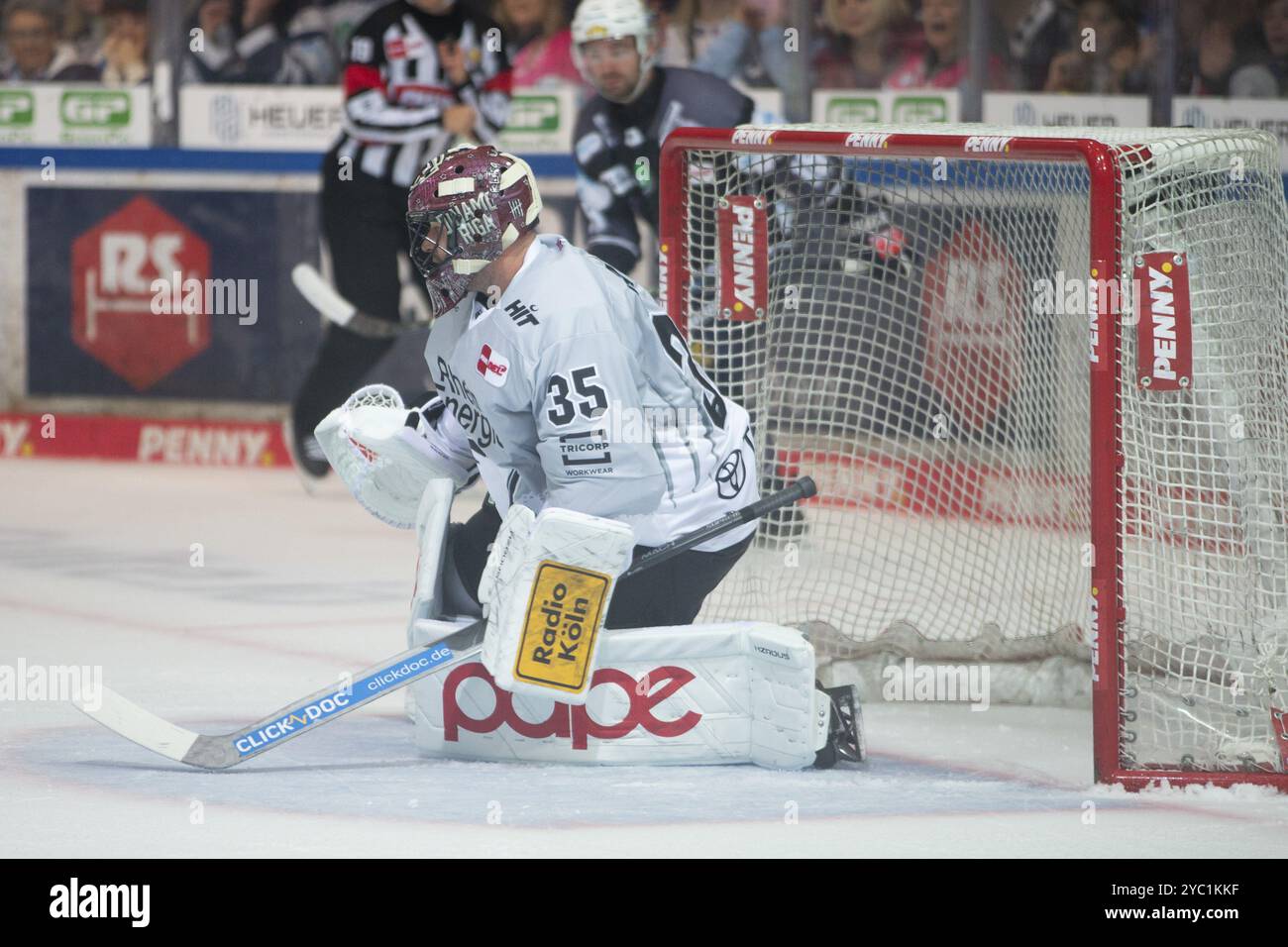 Balver Zinn Arena, Iserlohn, Rhénanie du Nord-Westphalie, Julius Hudacek (Koelner haie, #35), PENNY DEL, Iserlohn Roosters-Koelner haie le 20/10/2024 at th Banque D'Images