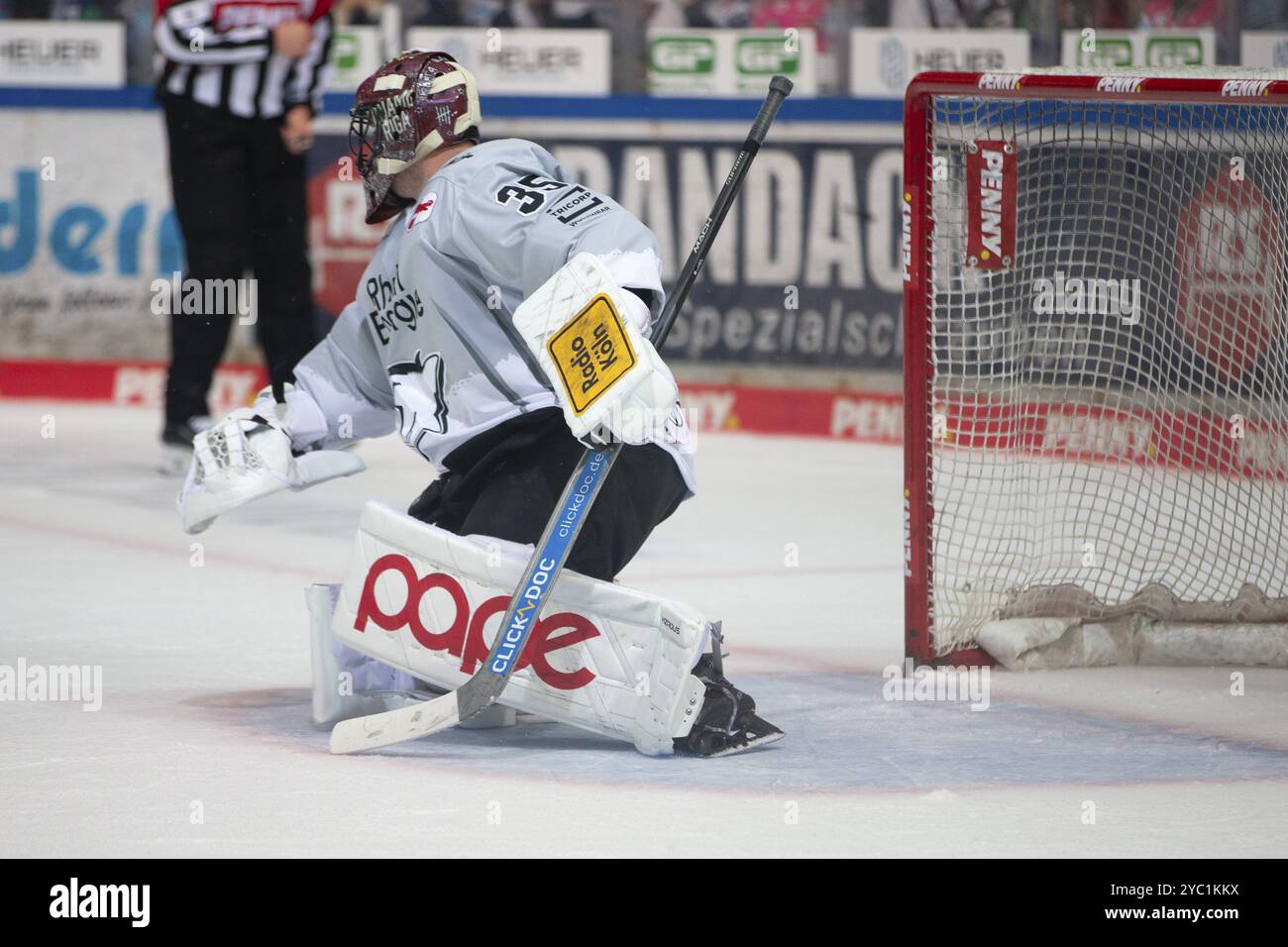 Balver Zinn Arena, Iserlohn, Rhénanie du Nord-Westphalie, Julius Hudacek (Koelner haie, #35), PENNY DEL, Iserlohn Roosters-Koelner haie le 20/10/2024 at th Banque D'Images