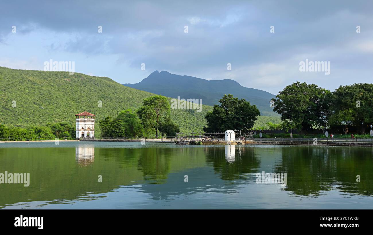 Réservoir d'eau Nawab Rasul Khan, construit au début du 19ème siècle, Fort Uparkot, Junagadh, Gujarat, Inde. Banque D'Images