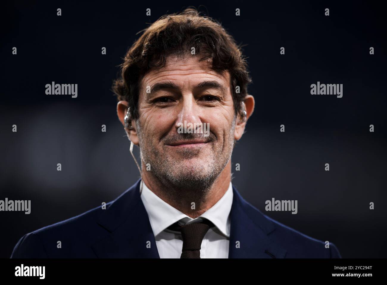 Turin, Italie. 19 octobre 2024. Ciro Ferrara sourit avant le match de football Serie A entre la Juventus FC et le SS Lazio. Crédit : Nicolò Campo/Alamy Live News Banque D'Images Turin, Italie. 19 octobre 2024. Ciro Ferrara sourit avant le match de football Serie A entre la Juventus FC et le SS Lazio. Crédit : Nicolò Campo/Alamy Live News Banque D'Images