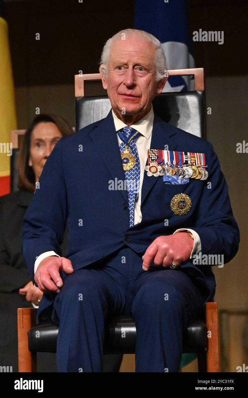 Le roi Charles III lors de la cérémonie Bienvenue en Australie au Parlement australien à Canberra, marquant la première visite du roi en tant que souverain au Parlement australien, le deuxième jour de la visite royale en Australie et aux Samoa. Date de la photo : lundi 21 octobre 2024. Banque D'Images