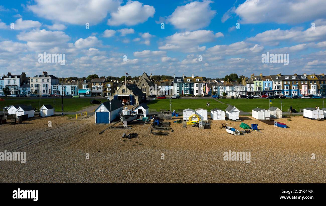 Basse altitude, vue aérienne de Walmer Lifeboat Station, The Strand, Walmer Green, Deal, Kent Banque D'Images