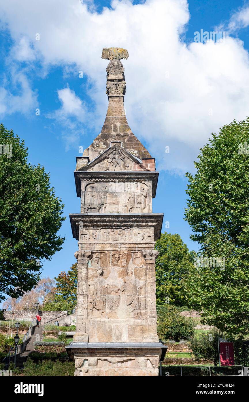 Igel Allemagne 2 octobre 2024 colonne Igel, Igeler Säule. La plus grande tombe de pilier restante au nord des Alpes, la colonne n'a survécu qu'en raison d'une mauvaise interprétation lui attribuant un symbolisme chrétien. La colonne fait partie du site du patrimoine mondial de l'UNESCO de Trèves. rome, romain, empire, Banque D'Images