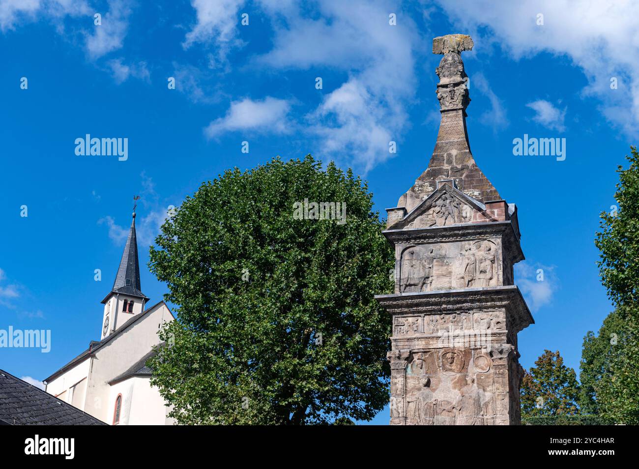 Igel Allemagne 2 octobre 2024 colonne Igel, Igeler Säule. La plus grande tombe de pilier restante au nord des Alpes, la colonne n'a survécu qu'en raison d'une mauvaise interprétation lui attribuant un symbolisme chrétien. La colonne fait partie du site du patrimoine mondial de l'UNESCO de Trèves. rome, romain, empire, Banque D'Images