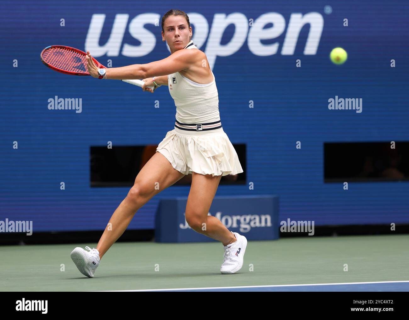 La joueuse de tennis Emma Navarro en action aux US Open 2024 Championships, Billie Jean King Tennis Center, Queens, New York, États-Unis. Banque D'Images