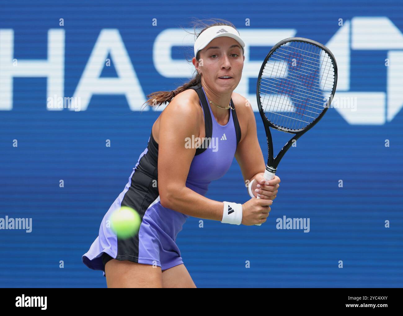 Joueuse de tennis Jessica Pegula en action aux US Open 2024 Championships, Billie Jean King Tennis Center, Queens, New York, États-Unis. Banque D'Images