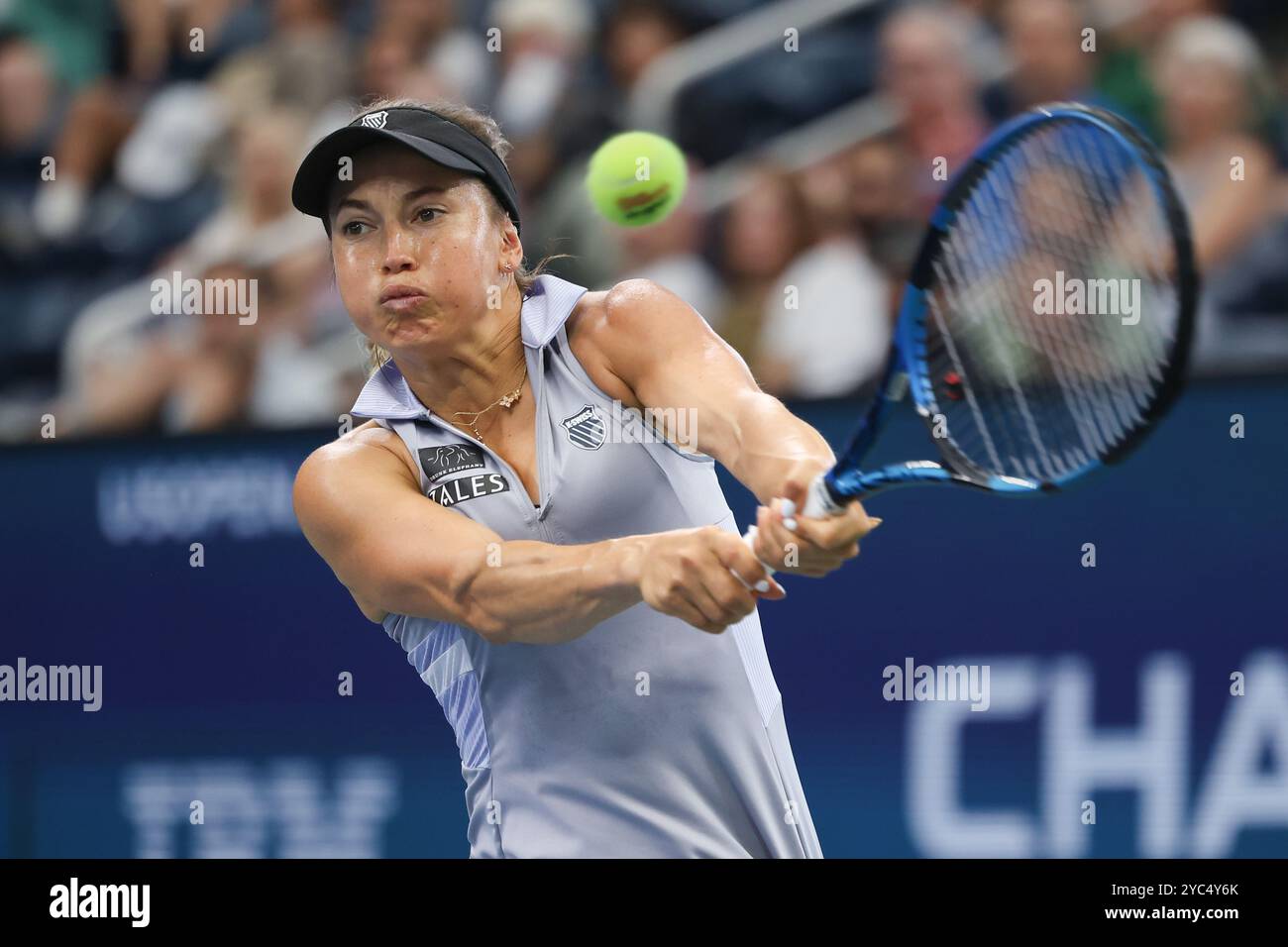 La joueuse de tennis Yulia Putintseva du Kazakhstan en action aux championnats US Open 2024, Billie Jean King Tennis Center, Queens, New York, États-Unis. Banque D'Images