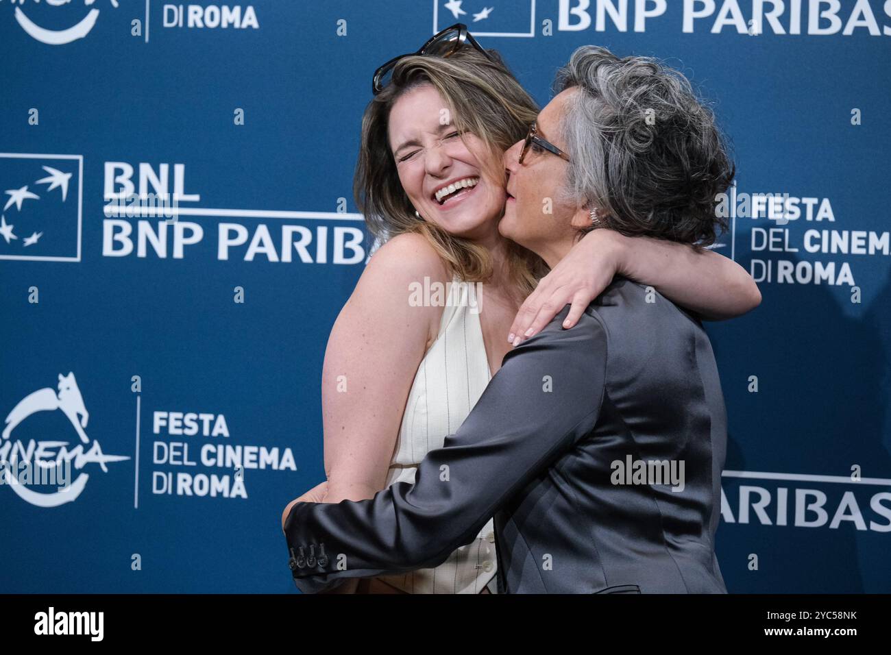 Rome, Italie. 21 octobre 2024. Natalia Rudziewicz (à gauche) et Lucia Chiarla (à droite) assistent au photocall pour le film “es geht um Luis” pendant le 19ème Festival du film de Rome à l’Auditorium Parco Della Musica à Rome. Crédit : SOPA images Limited/Alamy Live News Banque D'Images