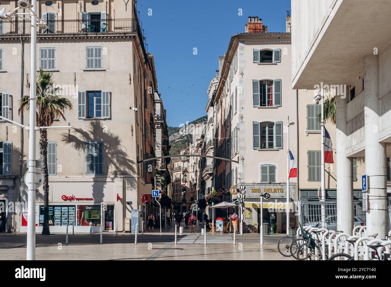 Toulon, France - 10 juillet 2024 : le vieux centre-ville de Toulon, dans le sud de la France Banque D'Images