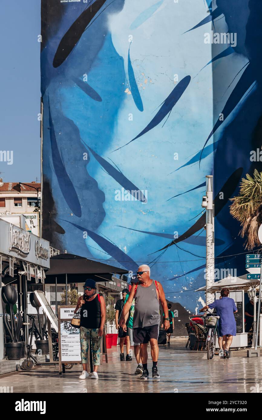 Toulon, France - 10 juillet 2024 : Un panneau à Toulon indiquant qu'il s'agit de la ville de Toulon, en Provence Banque D'Images