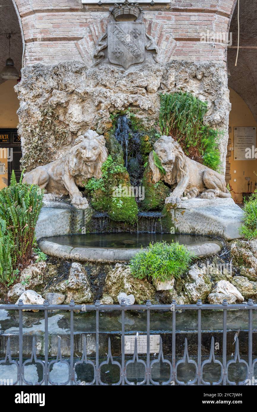 Pasquale Morganti, Fontaine des deux Lions, fin 19ème et début 20ème siècle, Teramo, Abruzzes, Italie Banque D'Images
