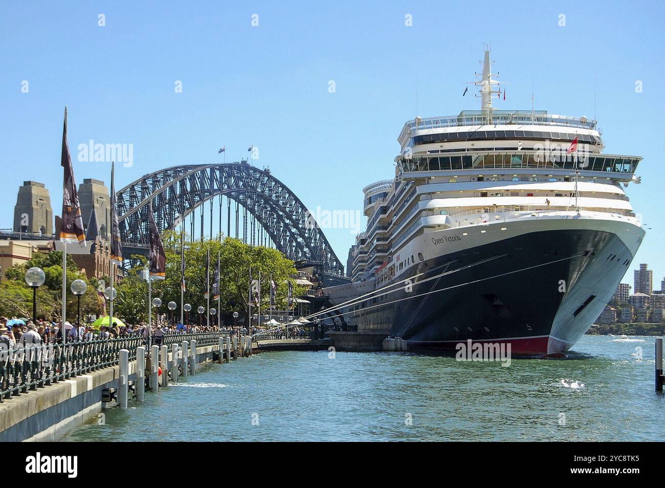 Croisière Queen Victoria et le Harbour Bridge à Sydney, Australie, Océanie Banque D'Images