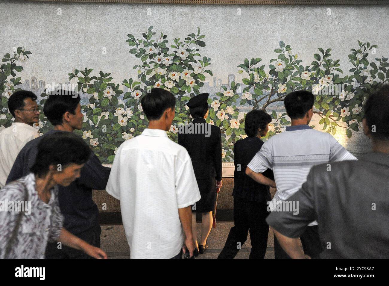 09.08.2012, Pyongyang, Corée du Nord, Asie, les gens attendent sur la plate-forme pour le métro, Asie Banque D'Images