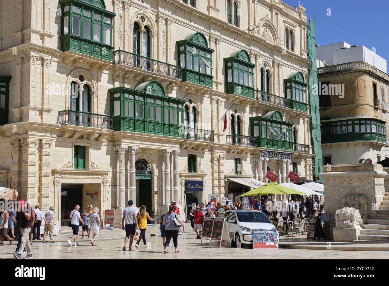 Le Palazzo Ferreira avec ses balcons en bois coloré a été conçu par l'architecte Giuseppe Bonavia et achevé en 1897 en architecte gothique vénitien Banque D'Images