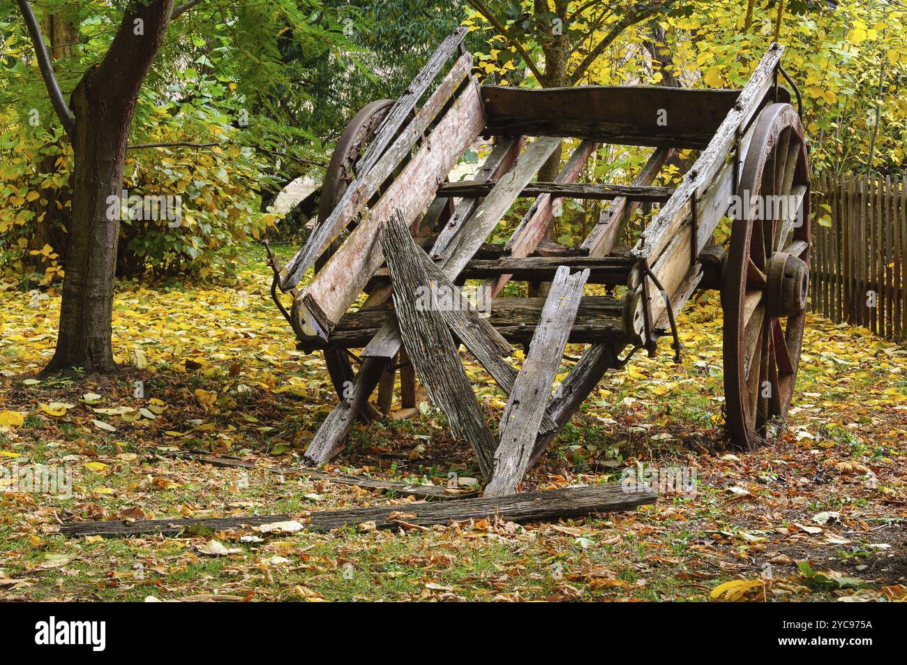 Vieux chariot en bois cassé, Shepherds Flat, Victoria, Australie, Océanie Banque D'Images