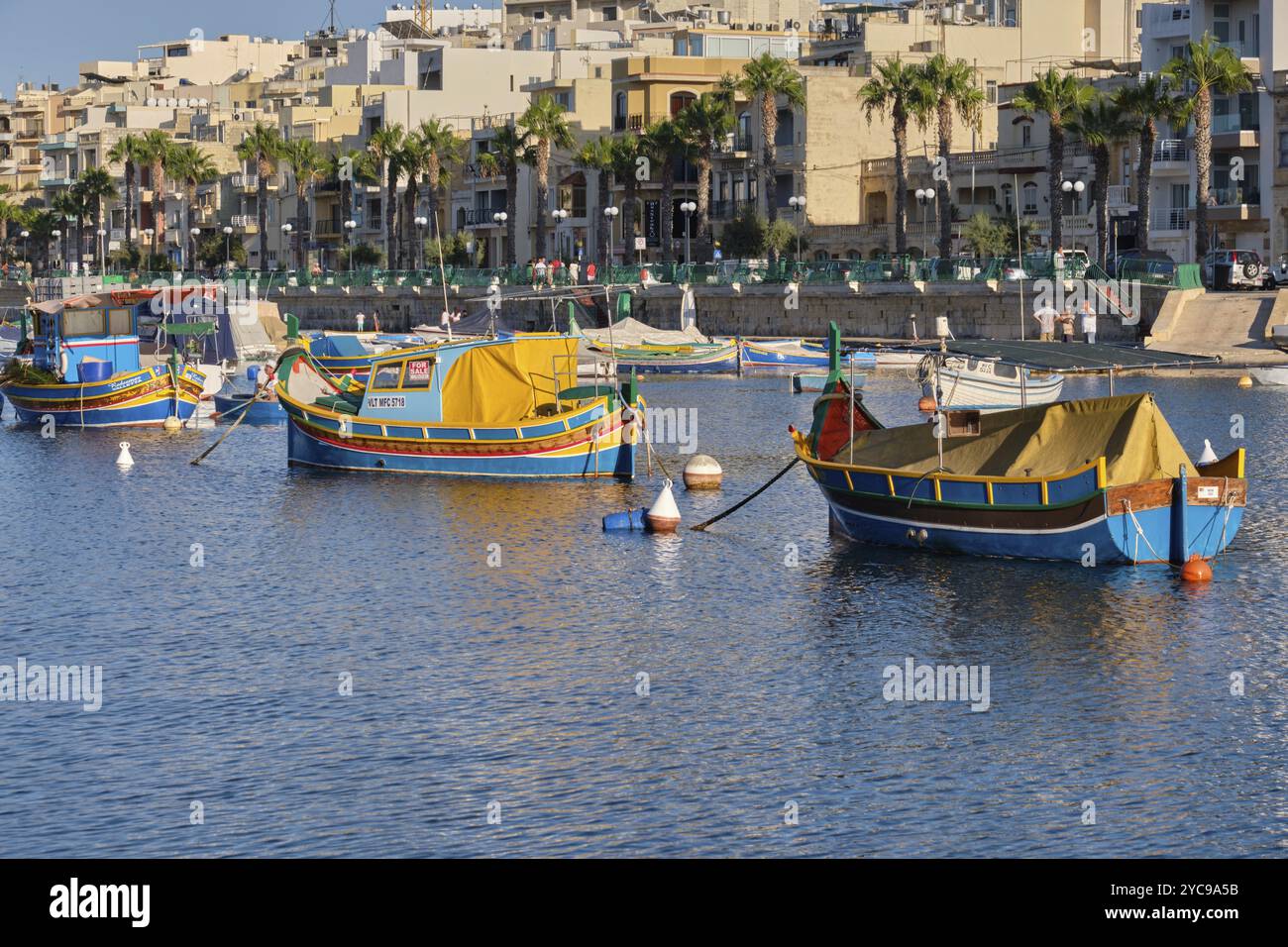 Bateaux de pêche maltais traditionnels colorés dans le port, Marsaskala, Malte, Europe Banque D'Images